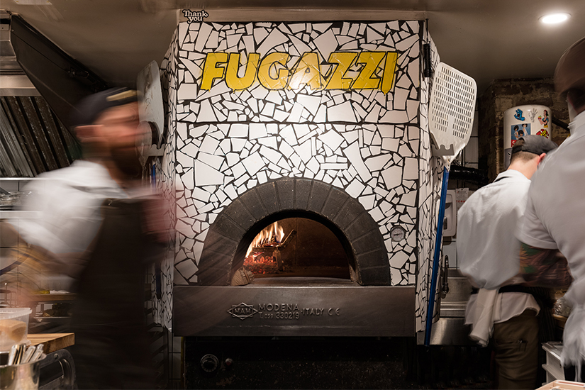 Fugazzi Pizza à Montréal avec le stratifié personnalisé Formica Envision™